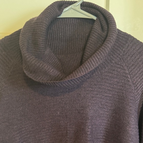 Kuhl Women's Purple cowl neck Sweater - Picture 4 of 5